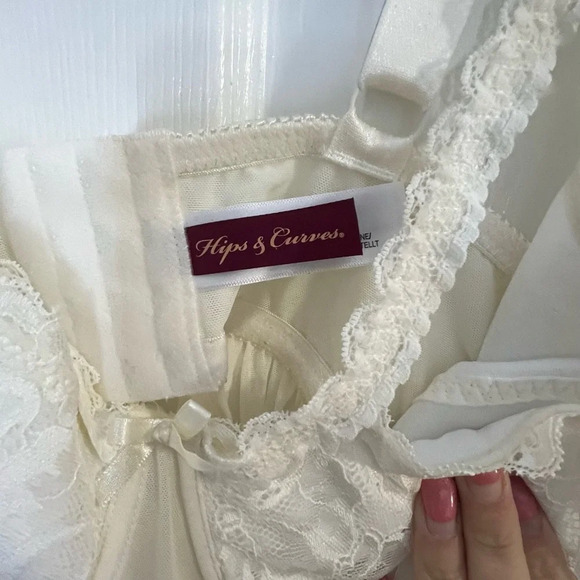 ☘️ NWOT City Chic Hips & Curves Eve Strappy Babydoll- Ivory Size 22 - Picture 4 of 7